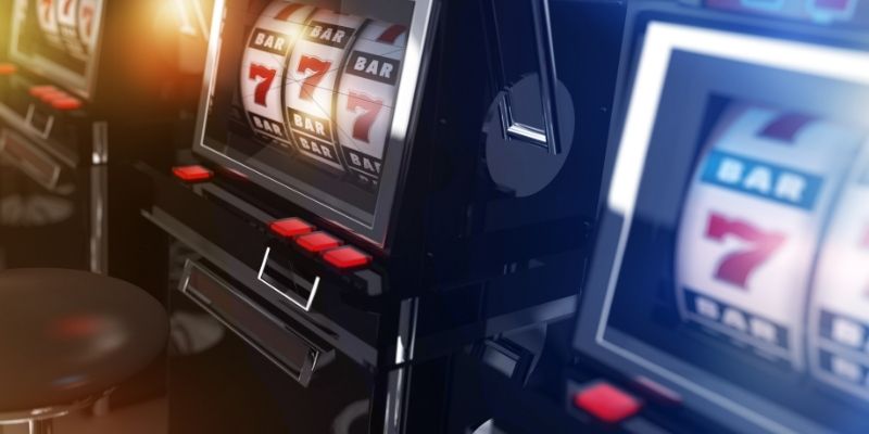 Classic solitaire modes like Klondike, Spider, and FreeCell remain core attractions for online card players.